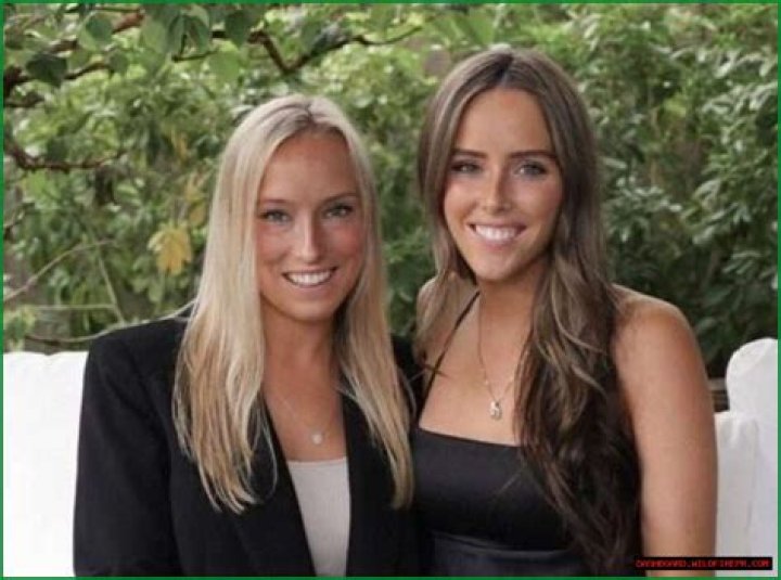 Johnston Twins Age, Height, Net Worth, Boyfriend, Instagram Wiki, Biography