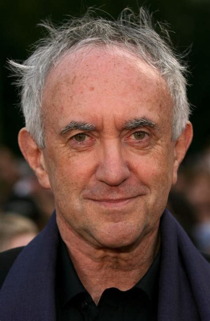 Jonathan Pryce Biography - Facts, Childhood, Family Life & Achievements of Welsh Actor