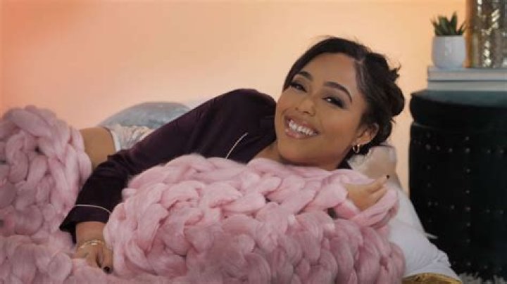 Jordyn Woods Parties And Secures The Bag In London, While The Kardashians Are Reliving The Cheating Drama – Watch The Videos