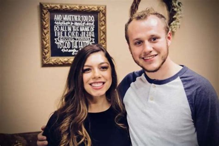 Josiah And Lauren Duggar Put Pregnancy Rumors To Rest – See Her Rocking Tight Red Dress!