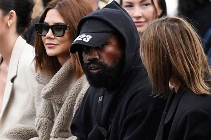 Kanye West Apologizes To Kim Kardashian For Publicly Humiliating Her And Gets Support From Fans