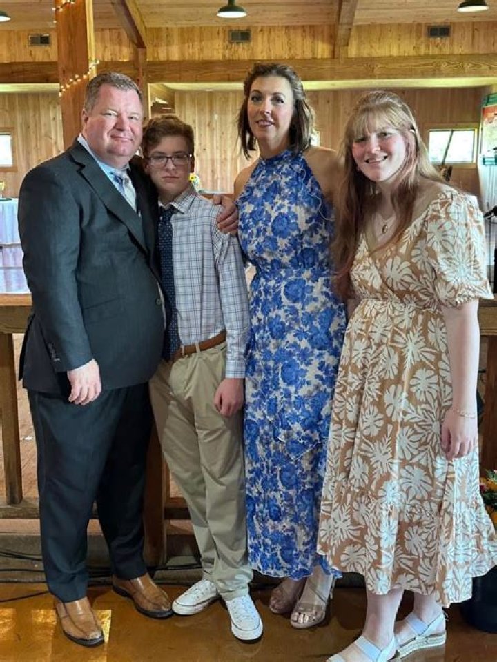 Karen Minton Bio, Age, Married, Daughters, WSB, Retired, Salary, and Net Worth