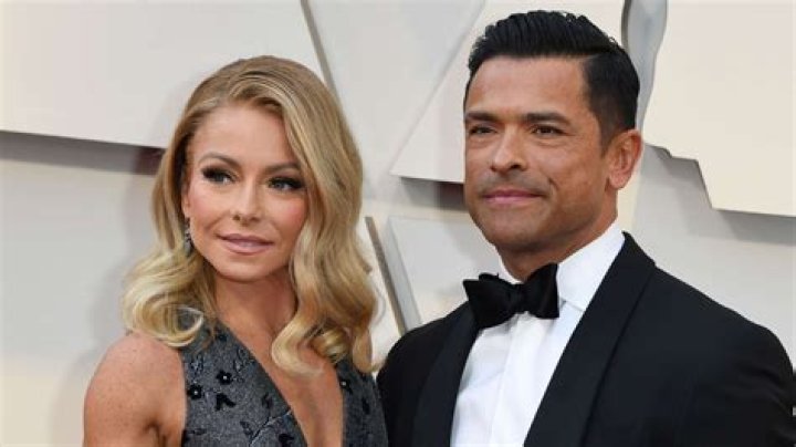 Kelly Ripa Posts Sweet Picture Of Her ‘Triplets’ AKA Husband Mark Consuelos And Their Sons!