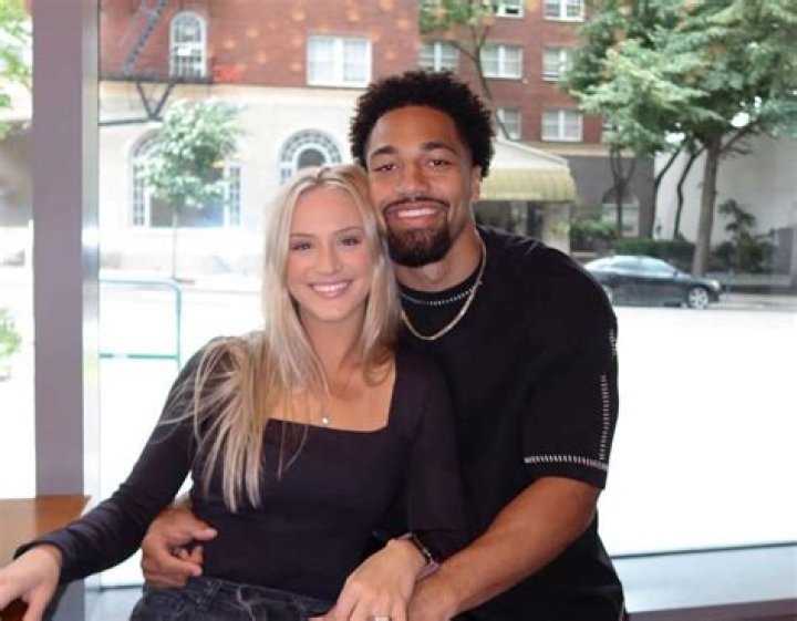 Khalil Shakir girlfriend: Does Khalil Shakir have a girlfriend?