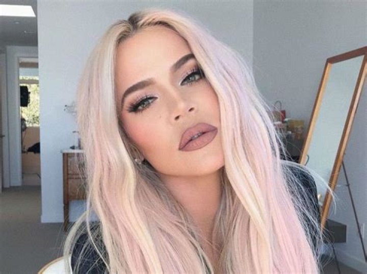 Khloe Kardashian Dragged By Fans For Promoting Weight-Loss Shakes Again