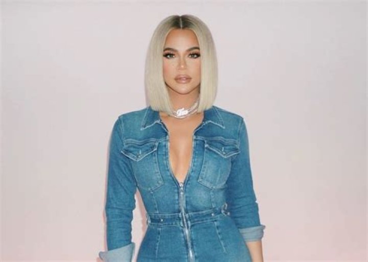 Khloe Kardashian Flaunts Her Curves In Good American And People Can’t Get Over Her Beach Body!