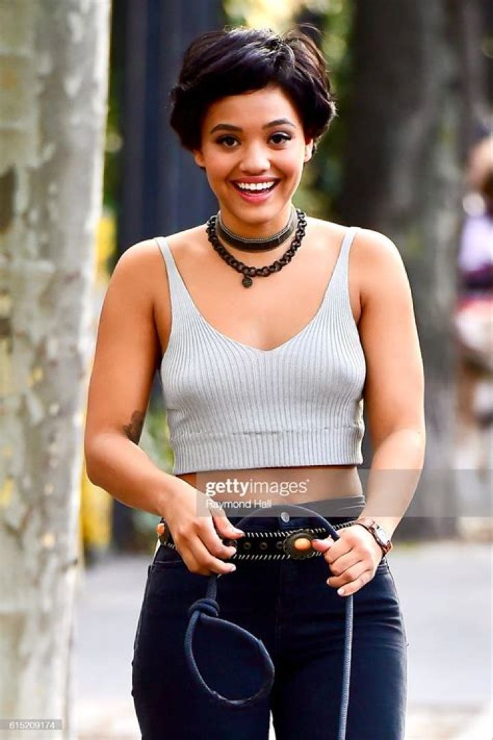 Kiersey Clemons Sexuality: Is She Gay? Parents And Family