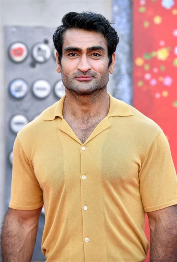 Kumail Nanjiani Biography - Facts, Childhood, Family Life & Achievements