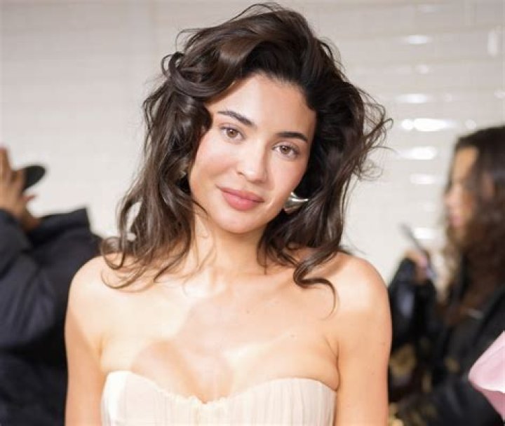 Kylie Jenner in Two-Piece Workout Gear Shares New Selfies