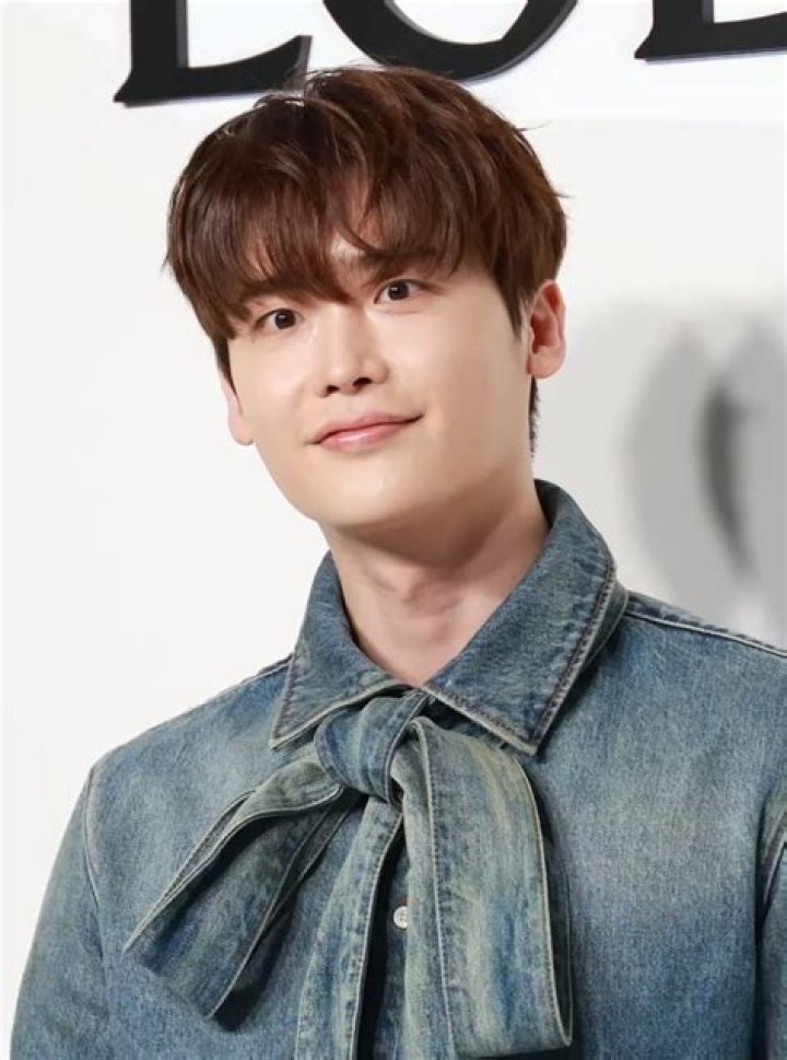 Lee Jong-suk (Actor) Wiki, Bio, Age, Height, Weight, Net Worth, Girlfriend, Facts