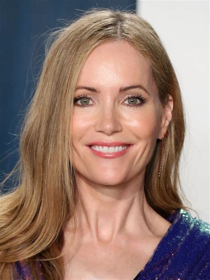 Leslie Mann Biography - Facts, Childhood, Family Life & Achievements