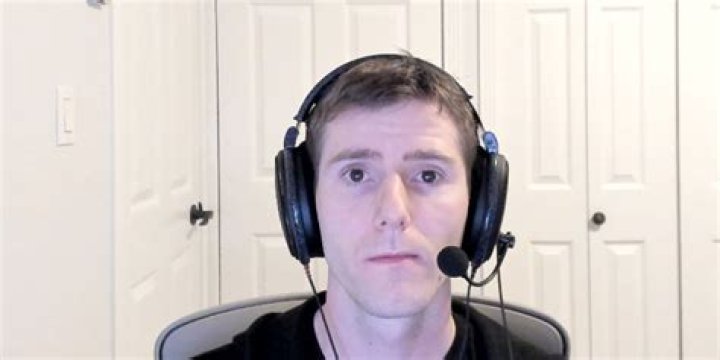 Linus Sebastian Wiki, Age, Wife, Kids, Net Worth, Parents and More