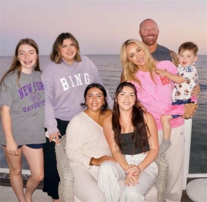 Lorra Bowyer Net Worth