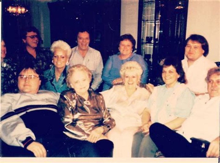 Who are Louie Anderson's siblings?