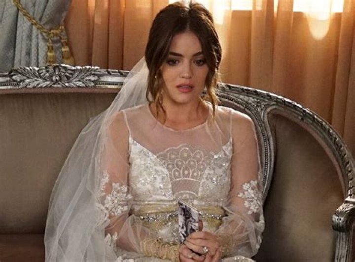 Lucy Hale – Here’s How She Feels About The ‘Pretty Little Liars’ Reboot!