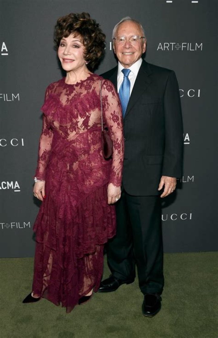 Lynda Hooley Height, Weight, Net Worth, Age, Birthday, Wikipedia, Who, Nationality, Biography