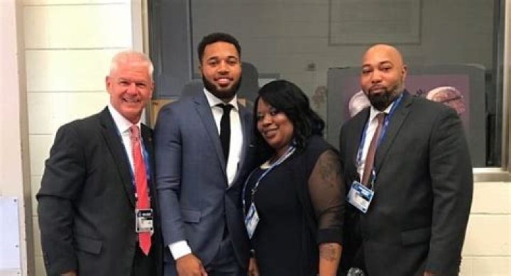 Marshon Lattimore family, wife, children, parents, siblings