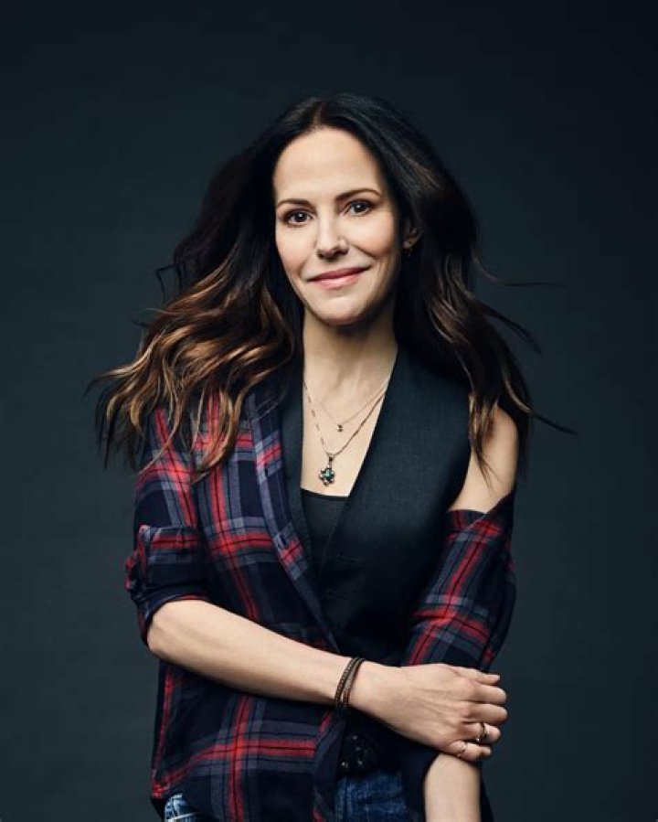 Mary-Louise Parker Bra Size, Age, Weight, Height, Measurements
