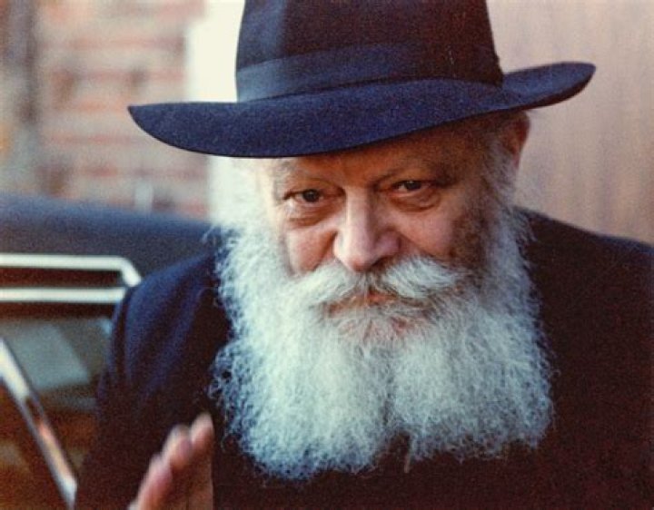 Menachem Mendel Schneerson Biography - Facts, Childhood, Family Life & Achievements