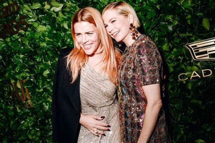 
Michelle Williams Wants Friend Busy Philipps to Play Her in a Biopic: ‘She Would Get It Right’ 