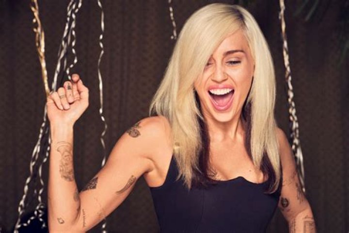 Miley Cyrus Shows Off Brand New Tattoo At The VMAs And It’s Seemingly About Liam!