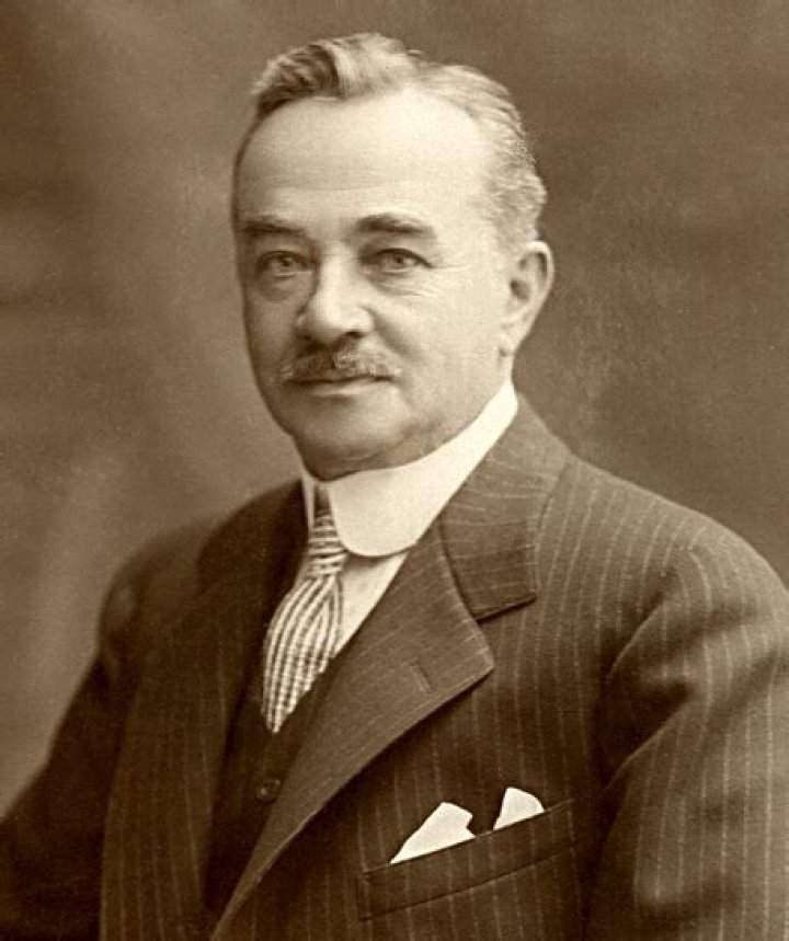 Milton Snavely Hershey Biography - Facts, Childhood, Family Life & Achievements