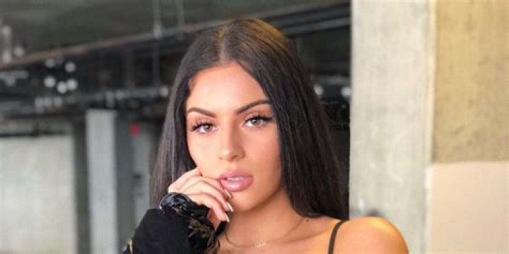 Naked Truth Of YouTube Star – Nazanin Kavari. Who Is She?