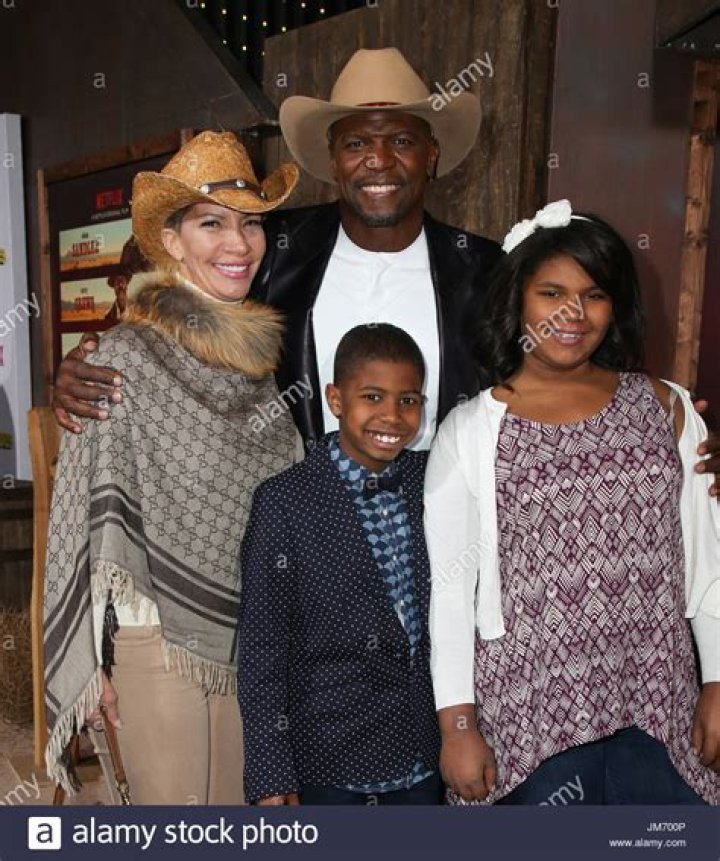 Naomi Burton-Crews Bio, Wiki, Age, Height, Husband, Family and Net Worth