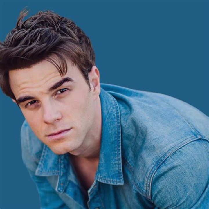 Nathaniel Buzolic Biography - Facts, Childhood, Family Life & Achievements