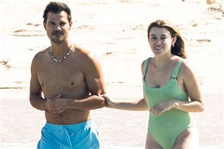 
Newlyweds Taylor Lautner and Taylor Dome Bask in Honeymoon Bliss During Romantic Mexican Getaway 