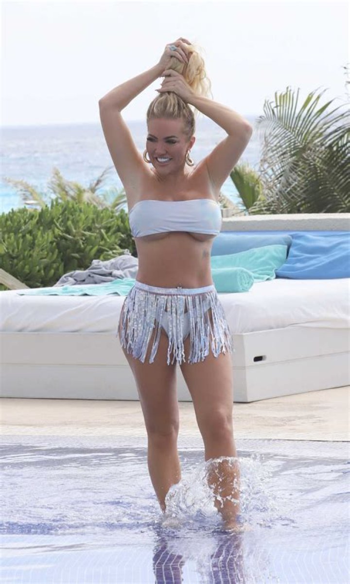Aisleyne Horgan Wallace in Bathing Suit Shares a Special Selfie — Celebwell