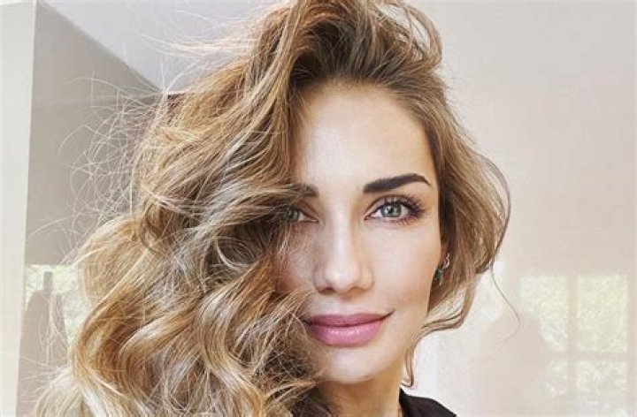 Carolina de Moras in Bathing Suit Celebrates "Last Days of Summer" — Celebwell