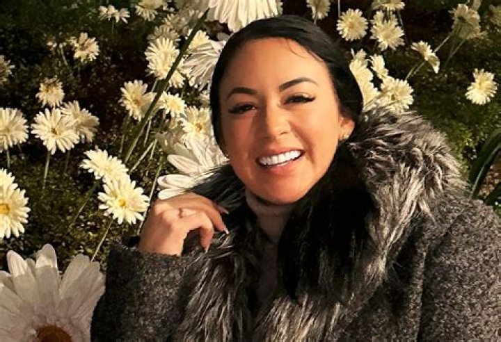 Imaray Ulloa in Bathing Suit Has Her "Summer Clothes" — Celebwell