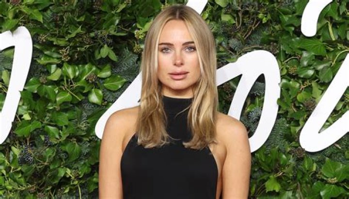 Kimberley Garner in Bathing Suit Shares “Holiday Pics” — Celebwell