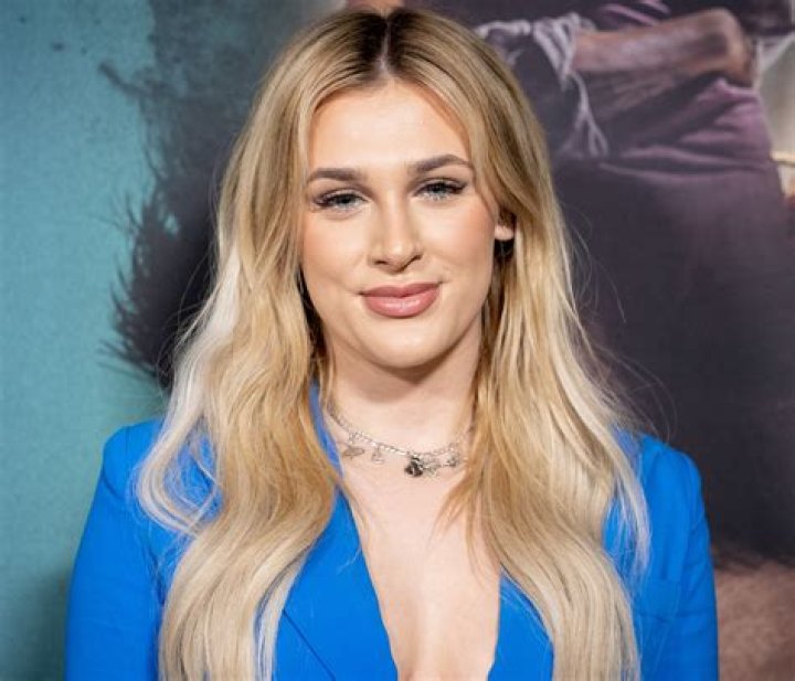 Madi Monroe in Bathing Suit Says "It's Summer Somewhere" — Celebwell