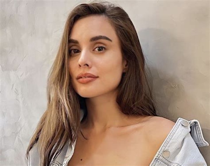 Max Collins in Bathing Suit is “Glam” — Celebwell