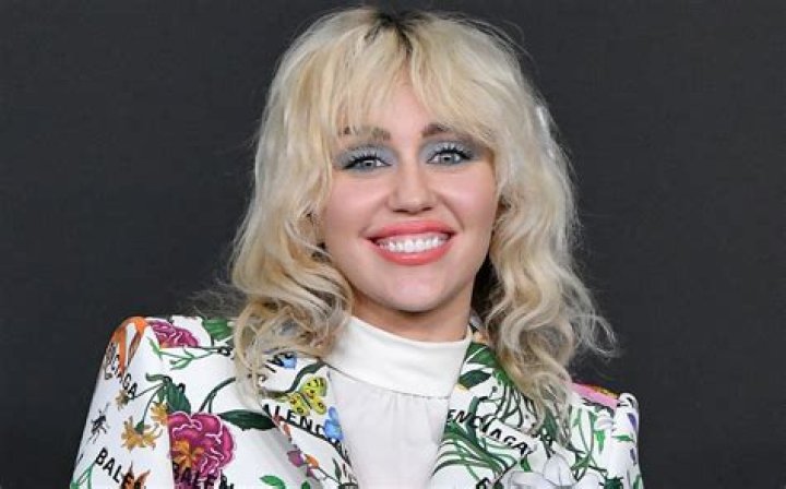 Miley Cyrus in Bathing Suit Has That "Endless Summer Vacation Glow"  — Celebwell