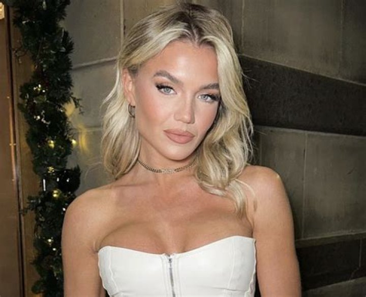 Molly Smith in Bathing Suit Enjoys "Beach Days" — Celebwell