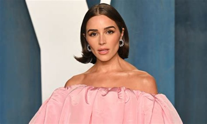 Olivia Culpo in Bathing Suit Says "Peace" — Celebwell