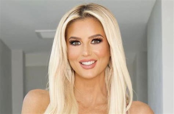 Selling Sunset's Emma Hernan in Bathing Suit Loves “Summertime” — Celebwell