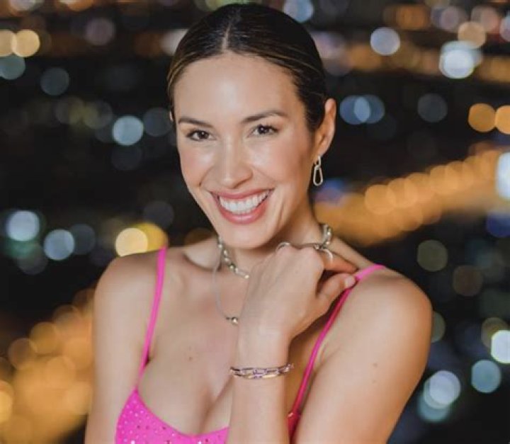 Vanesa Borghi in Bathing Suit Says "Thinking of You" — Celebwell