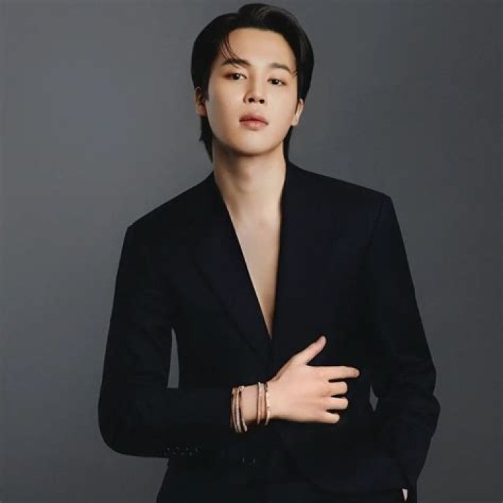 Oli London Bio, Wiki, Age, Height, Girlfriend, Kids, Parents, Jimin, Surgery, and Net worth
