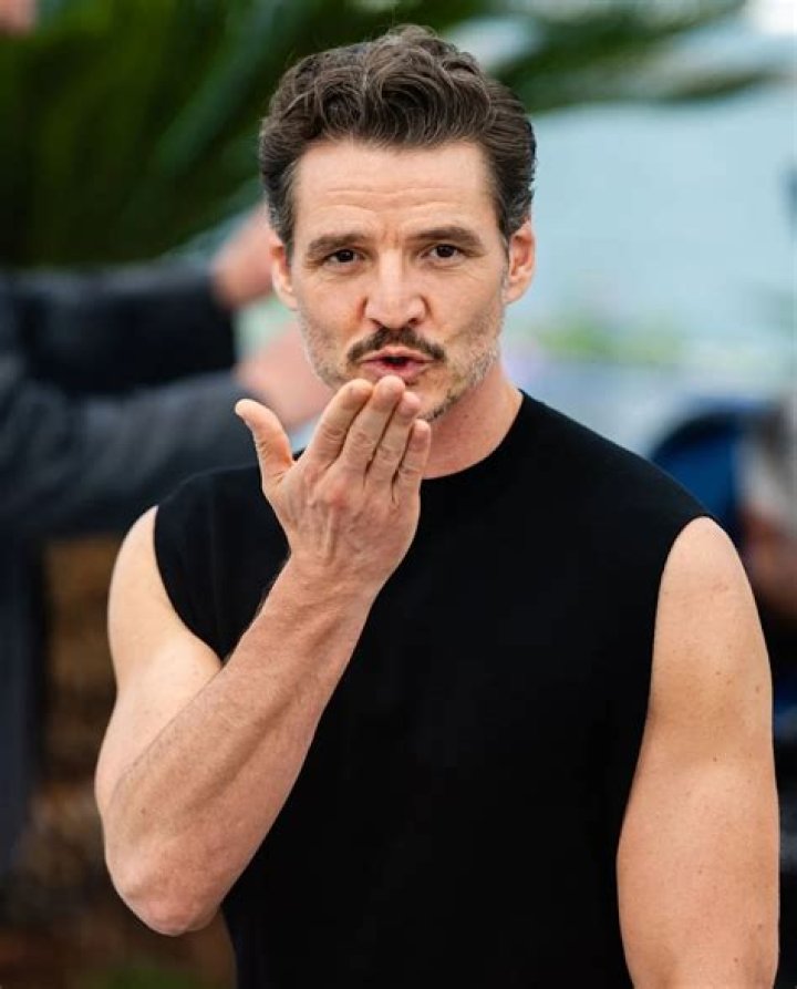 
Pedro Pascal Arm Injury, What Happened to Pedro Pascal’s Arm? Is Pedro Pascal Injured? 
