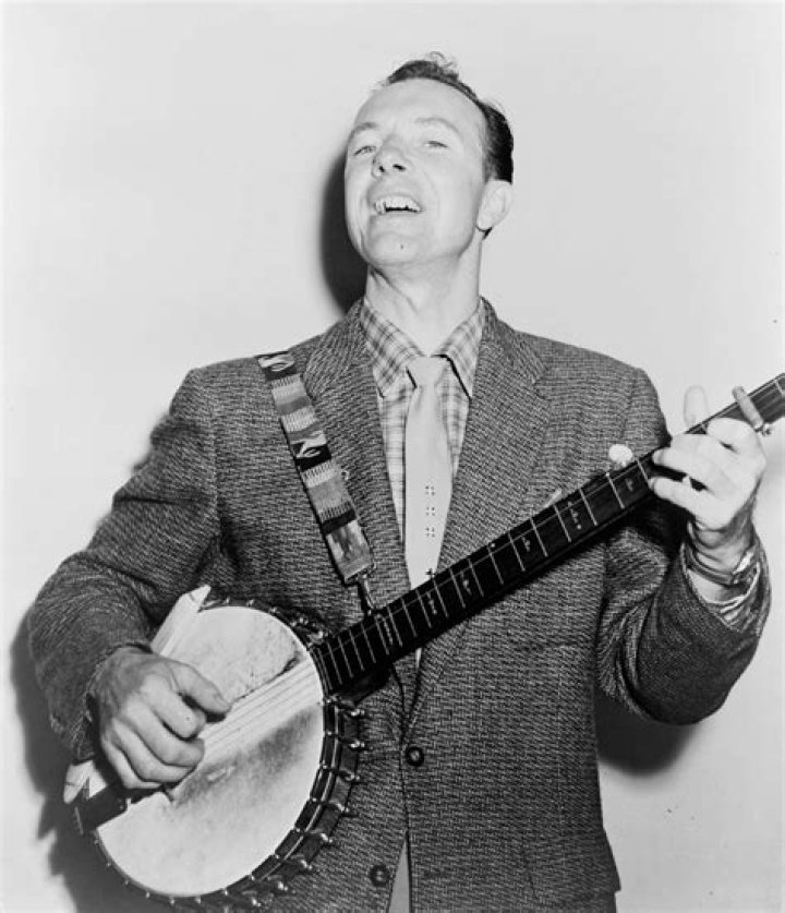 Pete Seeger Biography - Facts, Childhood, Family Life & Achievements