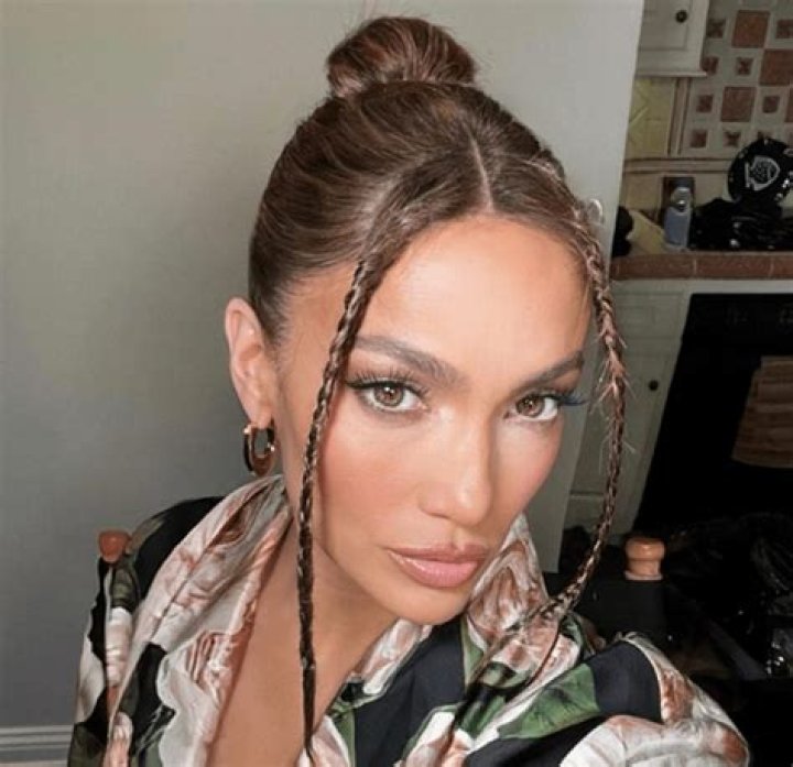 Pigtails On The Face Jennifer Lopez Tried On The Most Fashionable Hairstyle