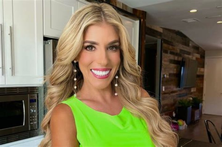 Rebecca Zamolo - Bio, Facts, Family Life of TikTok & YouTube Star