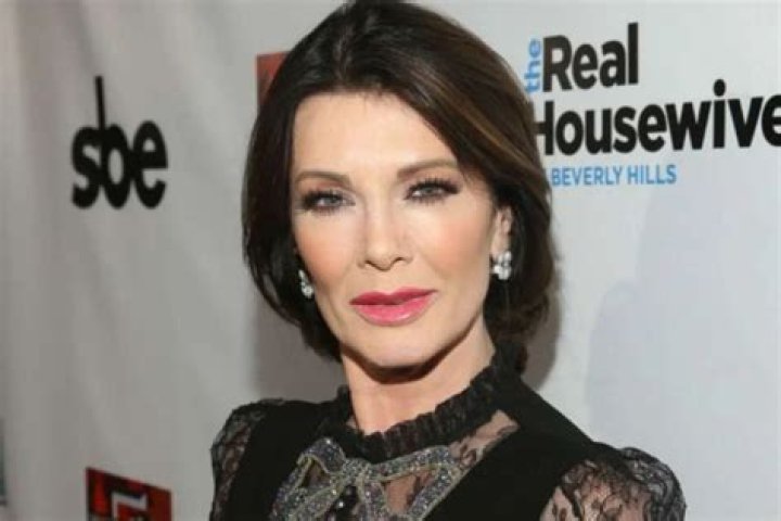 ‘RHOBH’ Lisa Vanderpump Shows Off Text Receipts In Her Ongoing Feud With Her Co-Stars