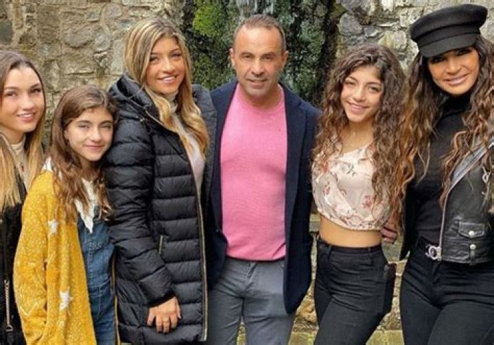 RHONJ- Teresa Giudice & Her Daughters Leave Italy After Visiting Joe