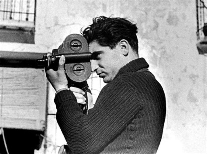 Robert Capa Biography - Childhood, Life Achievements & Timeline