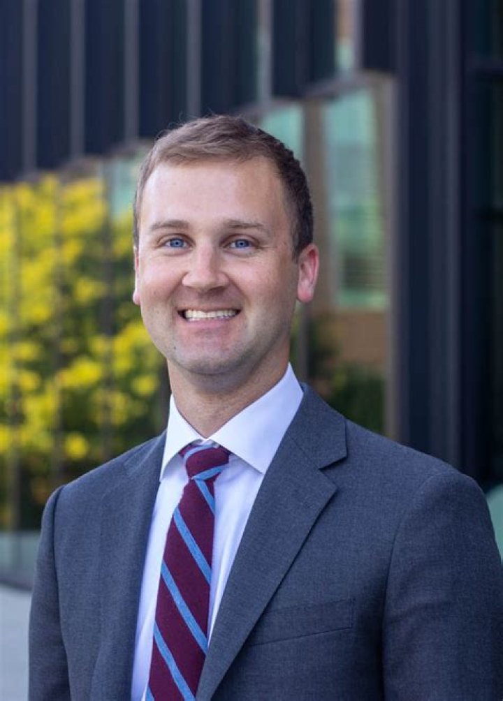 Dr. Robert Holmberg Jr., MD – Brooksville, ME